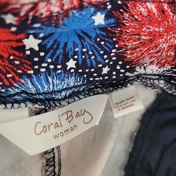 Coral Bay Shorts Stretchy Size 18W Red White Blue EUC - Picture 3 of 11